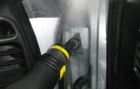 cleaning car door jamb with pressurised steam vapour